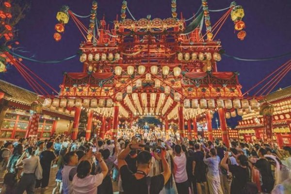 瑞银网配资 全国第四！唐山河头老街凭啥成为暑期“顶流”？
